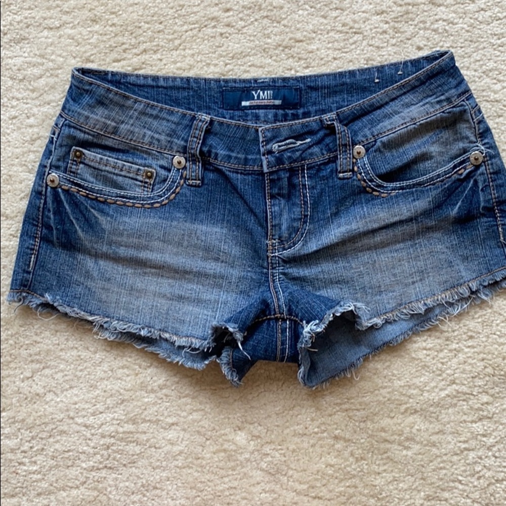 Jean shorts cut-off